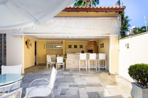 Linda casa na praia da Enseada - 150mts da praia